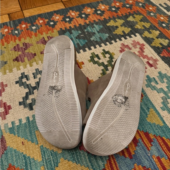 Clarks Unstructured Sandals - Picture 2 of 2